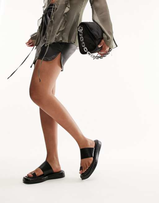 Topshop - Georgia - Platte sandalen met teenlus en croc textuur in zwart