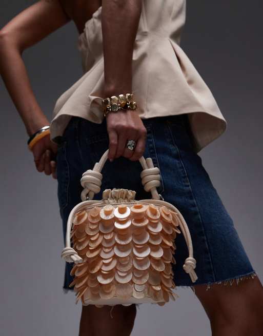 Topshop - Georgie - Borsa a mano a secchiello beige con decorazioni