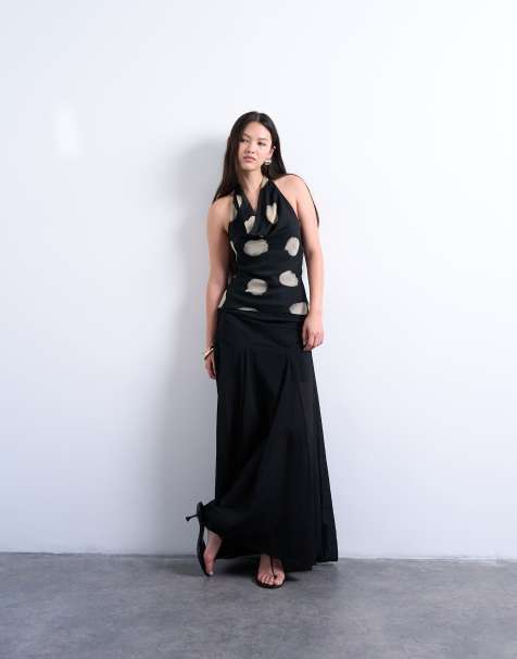 Topshop – Gepunktetes Chiffon-Oberteil in Schwarz-Weiß mit Wasserfallausschnitt - view 1