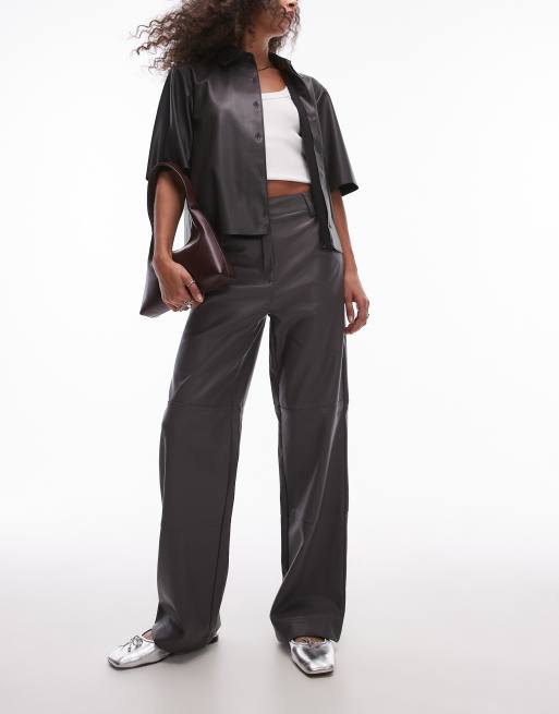 Topshop – Gerade geschnittene Hose aus grauem Kunstleder mit Ziernaht, 2 von 5