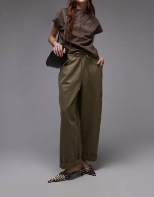 Topshop - Gerade geschnittene Hose in Khaki mit Kordelzug-Neutral