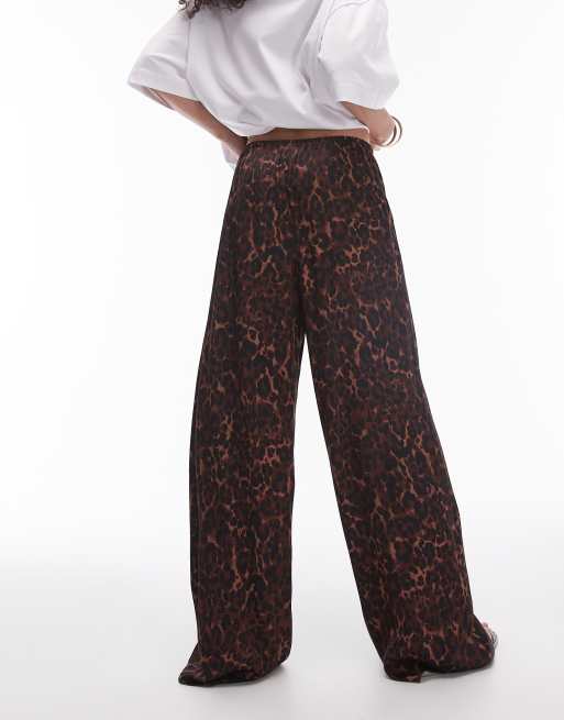 Topshop – Gerade geschnittene Satinhose mit dunklem Leopardenmuster und Tunnelzug, 3 von 5