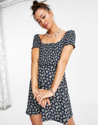 Topshop ‑ Gerafftes Freizeitkleid mit mehrfarbigem Blumenmuster | ASOS