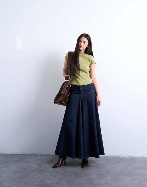 Topshop - Geribbeld, aansluitend T-shirt met ronde zoom in licht kaki - view 1
