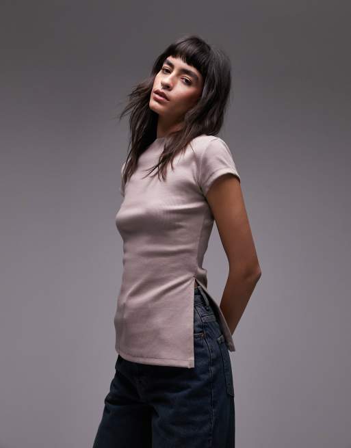 Topshop - Geribbeld hoogsluitend T-shirt met zijsplit in roze met wassing