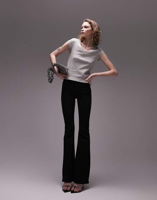 Topshop - Geribbeld smal T-shirt met V-hals in grijs, 4 van 4
