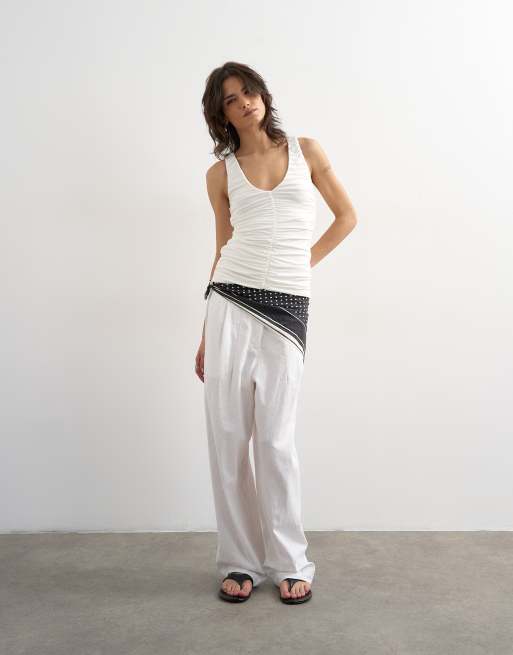 Topshop - Gerimpelde tanktop met V-hals in ivoorwit, 3 van 4