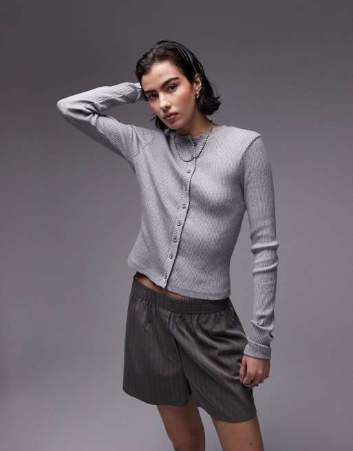 Topshop – Gerippte, langärmlige Strickjacke in Grau meliert mit knappem Schnitt