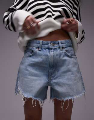 Topshop - Gerippte Mom-Shorts mit A-Linien-Schnitt aus Denim in ausgebleichter Optik-Blau