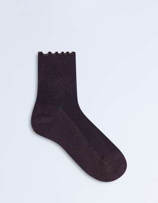 Topshop - Gerippte Rüschensocken in Schokobraun-Brown