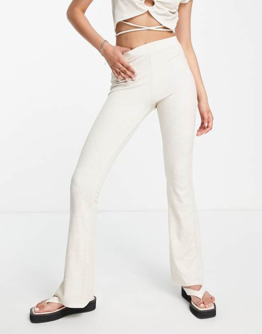 Topshop – Gerippte Schlaghose in Stein in gesprenkelter Optik