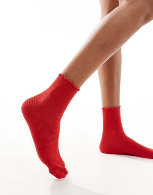Topshop – Gerippte Socken in Rot mit Rüschen