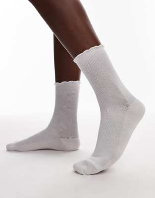 Topshop - Gerippte Socken in Weiß mit Rüschen