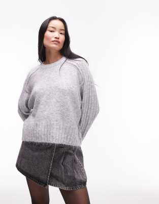 Topshop - Gerippter Strickpullover in Grau mit Rundhalsausschnitt