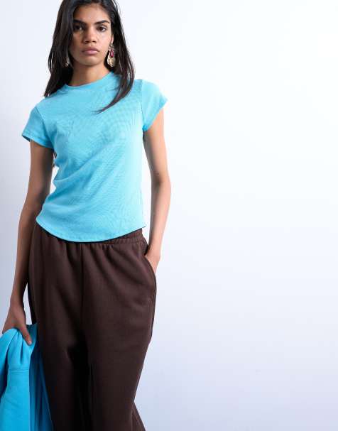 Topshop – Geripptes, figurbetontes T-Shirt in Blau mit abgerundetem Saum - view 1