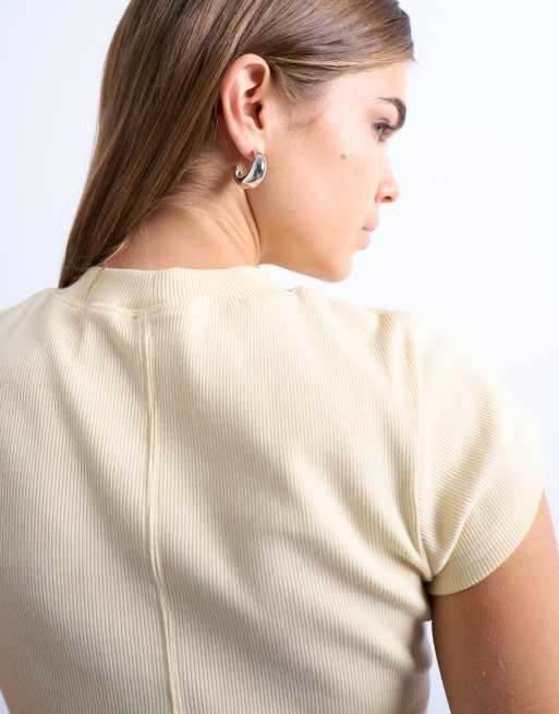 Topshop – Geripptes, figurbetontes T-Shirt in Buttermilchweiß mit abgerundetem Saum, 2 von 4