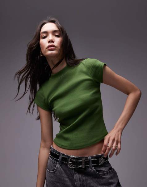 Topshop – Geripptes, figurbetontes T-Shirt in Olivgrün mit abgerundetem Saum - view 1