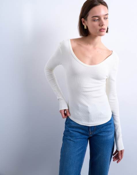 Topshop – Geripptes, langärmliges Oberteil in Ecru mit V-Ausschnitt und geschwungenem Saum - view 1