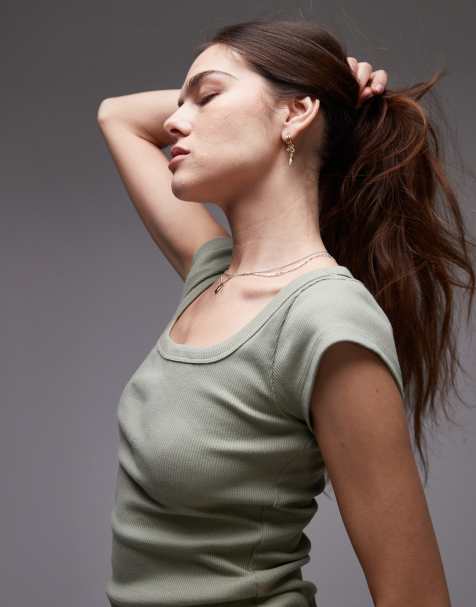 Topshop – Geripptes T-Shirt in verwaschenem Khaki mit Flügelärmeln und eckigem Ausschnitt - view 1