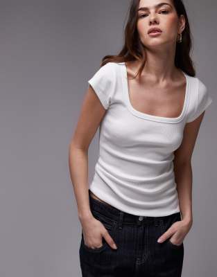Topshop - Geripptes T-Shirt in Weiß mit Kappärmeln und eckigem Ausschnitt