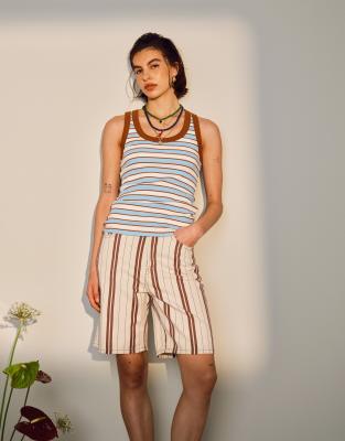 Topshop - Geripptes Trägertop in Blau mit U-Ausschnitt und Streifen