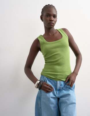 Topshop - Geripptes Trägertop in Schwarz mit U-Ausschnitt-Grün
