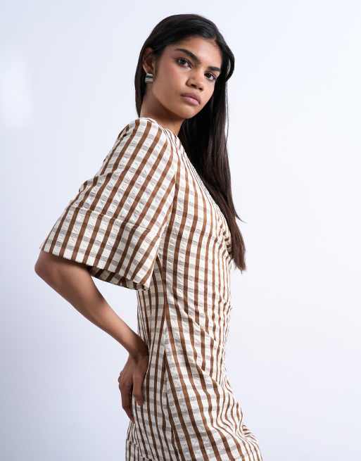 Topshop - Geruite mini T-shirtjurk van seersucker in bruin, 3 van 4
