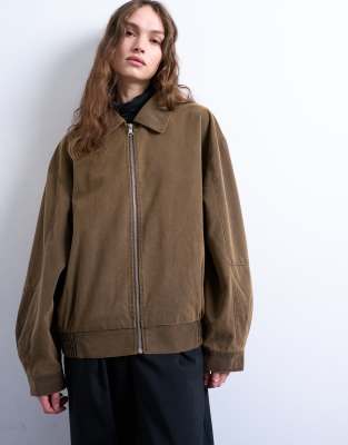 Topshop - Gesteppte, gefütterte Super-Oversize-Bomberjacke aus Wildlederimitat in Hellbraun mit aufgesetzten Taschen-Bro...