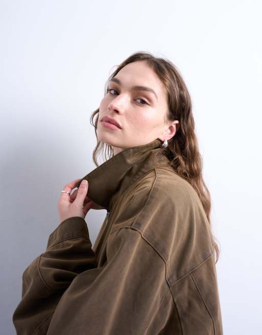 Topshop – Gesteppte, gefütterte Super-Oversize-Bomberjacke aus Wildlederimitat in Hellbraun mit aufgesetzten Taschen, 4 von 4