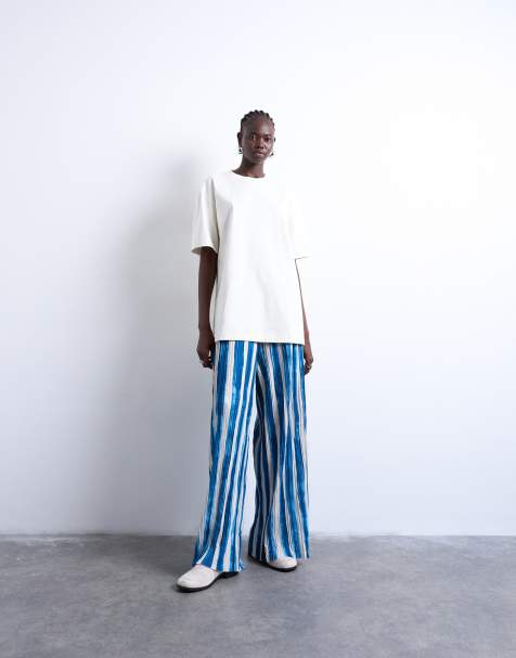 Topshop - Gestreepte broek met wijde pijpen van kreukelstof in marineblauw - view 1