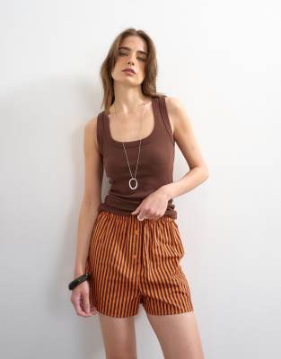 Topshop - Gestreifte Boxershorts in Orange-Mehrfarbig