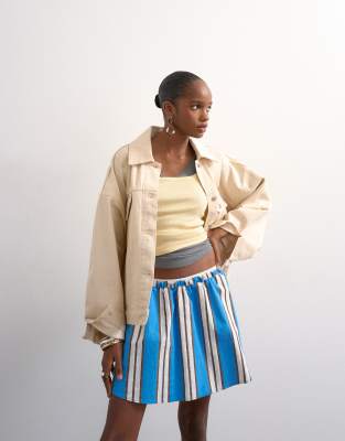 Topshop - Gestreifter Minirock in sportlichem Blau mit elastischem Bund