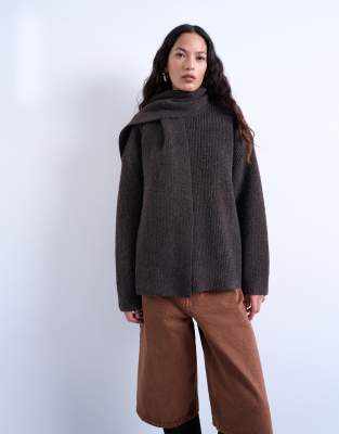 Topshop - Gestreifter Oversize-Strickpullover in Schokobraun mit Schal-Brown