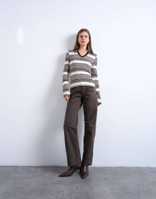 Topshop – Gestreiftes Polo-Oberteil in Schokobraun und Ecru mit V-Ausschnitt, 4 von 4
