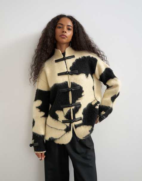 Topshop gestrickte Jacke mit Muster und Knebelverschluss in Schwarz und Creme - view 1