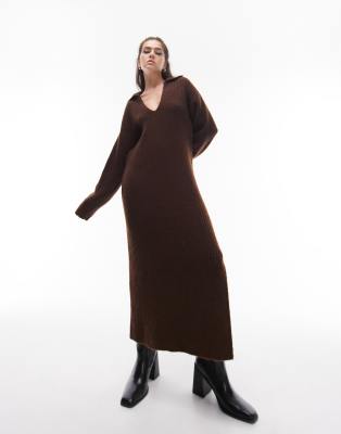 Topshop - Gestricktes Midi-Pulloverkleid zum Reinschlüpfen in Braun mit offenem Kragen-Brown