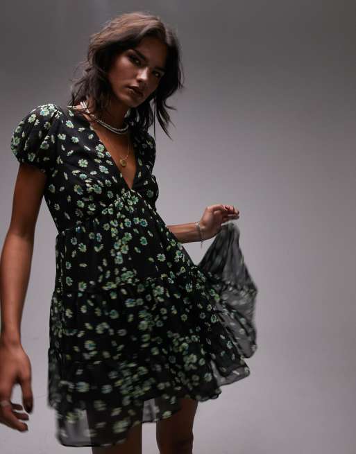 Topshop – Gestuftes Minikleid zum Hineinschlüpfen mit Blümchenmuster