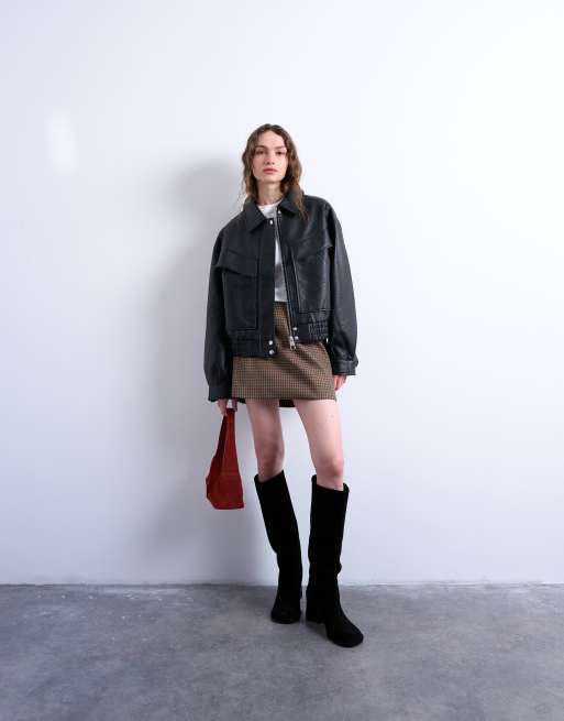 Topshop - Giacca bomber squadrata in pelle sintetica testurizzata nera con zip
