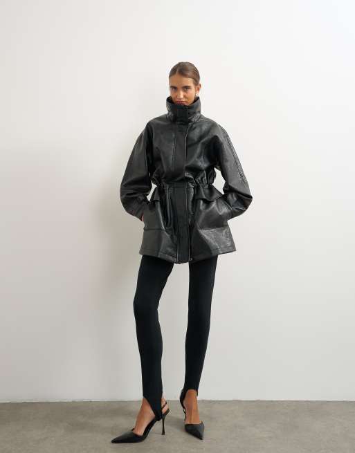 Topshop giacca in pelle sintetica con vita stretta e collo a imbuto nera, 2 di 4