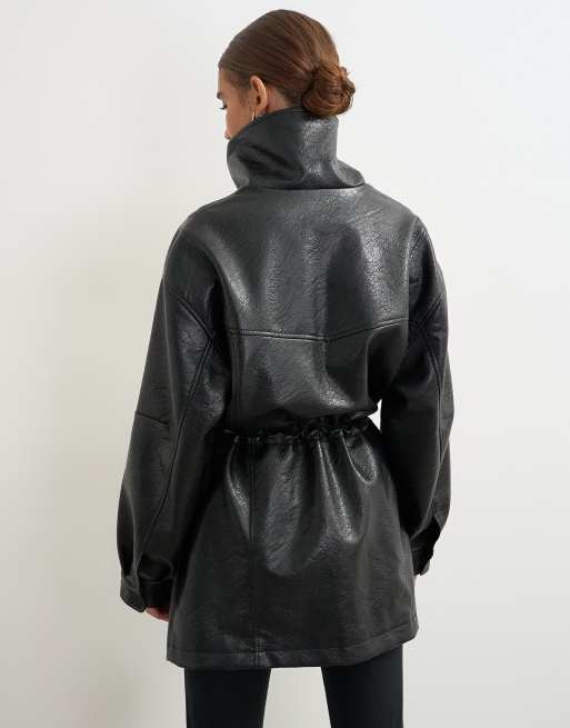 Topshop giacca super oversize in pelle sintetica con vita stretta e collo a imbuto nera, 4 di 4