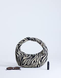 Model wearing Giane canvas zebra scoop bag in black