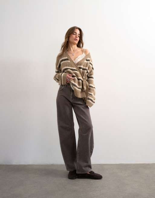 Topshop - Gilet cache-cœur noué sur le côté en maille duveteuse rayée - Neutre, 2 de 4