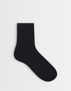 Model wearing Glitter socks in black
