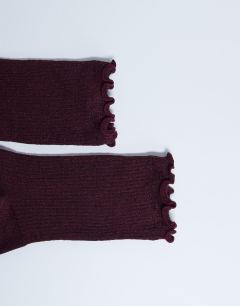 Model wearing Glitter socks in burgundy