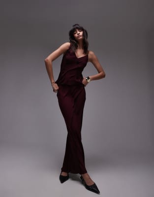 Topshop - Gonna lunga bordeaux con orlo grezzo in coordinato