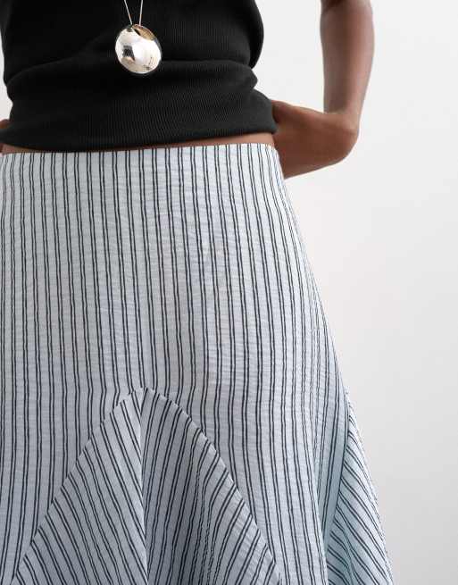 Topshop - Gonna stropicciata monocromatica a righe con vita scesa e fondo con godet, 2 di 5