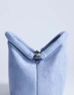 Model wearing Gordan clutch with handle in blue