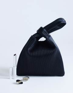 Model wearing Gracie grab bag in black