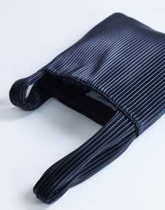 Model wearing Gracie grab bag in black