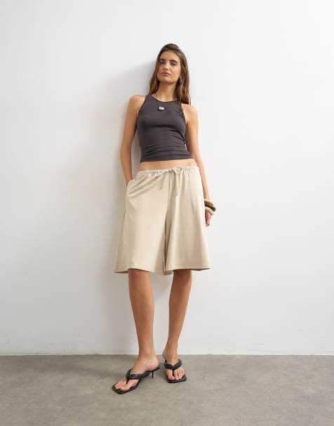 Topshop – Gräddvita bermudashorts i cupro med dragsko - view 1